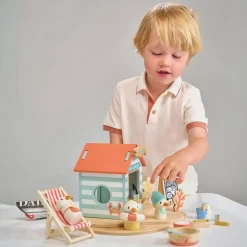 Sandy's Wooden Beach Hut